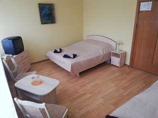 Мини-отель Rooms for visitors Брест Бюджетный трехместный номер-1