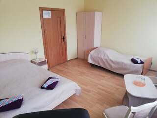 Мини-отель Rooms for visitors Брест Бюджетный трехместный номер-2